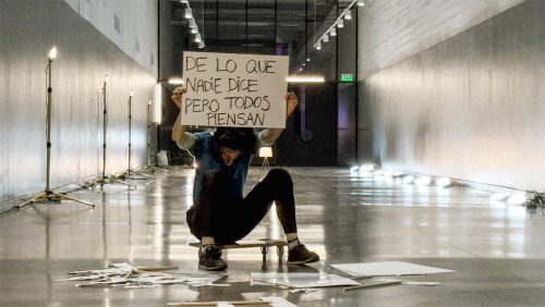 «Mundos»: el solo de danza de Varinia Canto Vila que invita a reflexionar sobre experiencias sociales